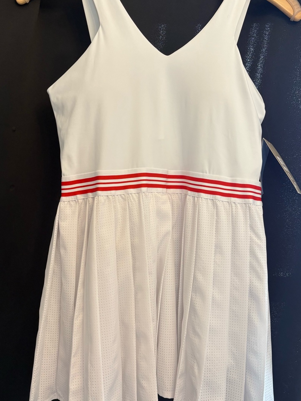 NWT Avia White Tennis Dress with Pleated Skort And Red Waistband Size Large